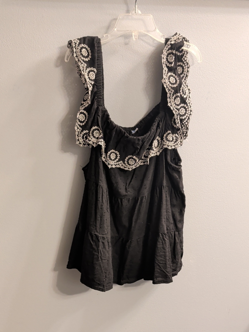 🍉Old Navy Black Crop Top with White Eyelet Ruffle Straps